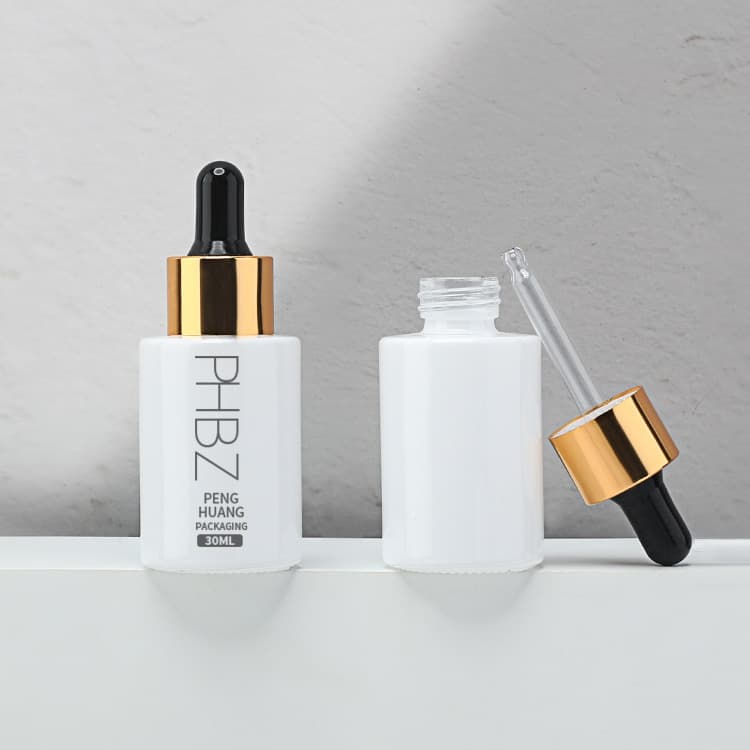 Cosmetic packaging — Factory price 30ml Flat Shoulder Empty Serum Essential Oil Dropper Bottles Luxury White Dropper Glass Bottle