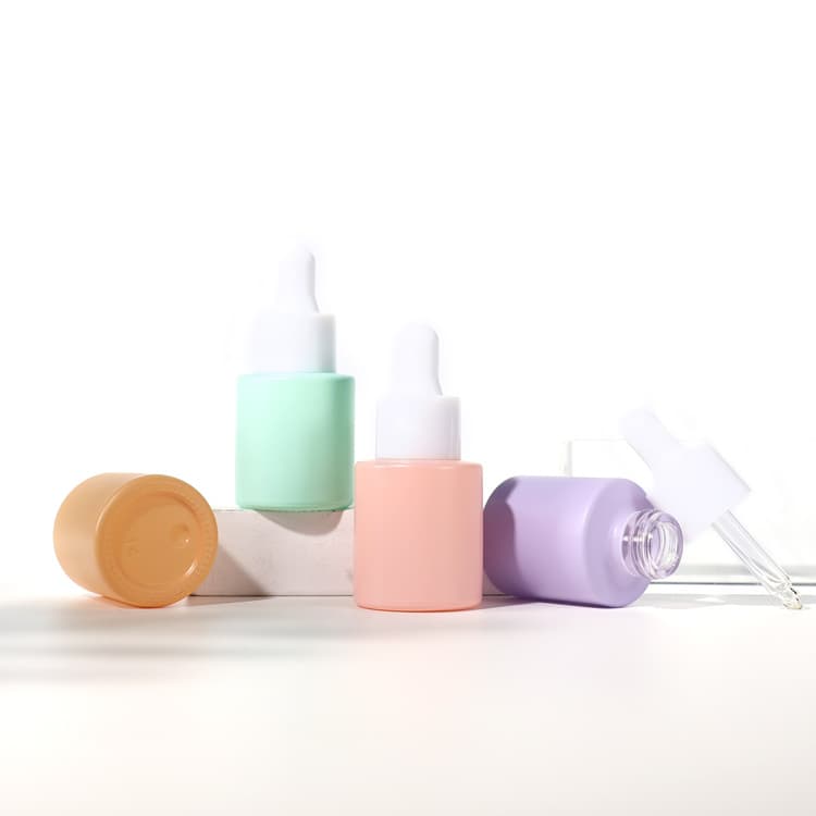 Cosmetic packaging — Custom-made Macaron Solid Color Cosmetic Serum Oil Dropper Bottle 20ml Flat Shoulder Round Essential Oil Glass Dropper Bottle