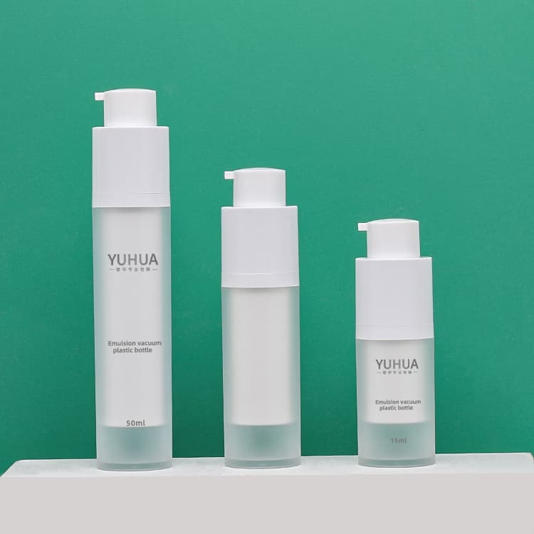 Cosmetic packaging — Supplier Wholesale PET Plastic Bottle Transparent Frosted Round Bottle with White Plastic Pump Cream Pump Double Wall Bottles