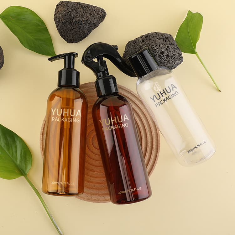 Cosmetic packaging — Amber Wholesale 200ML Empty Red Plastic Trigger Mist Spray Bottle With Sprayer for Cleaner Spray