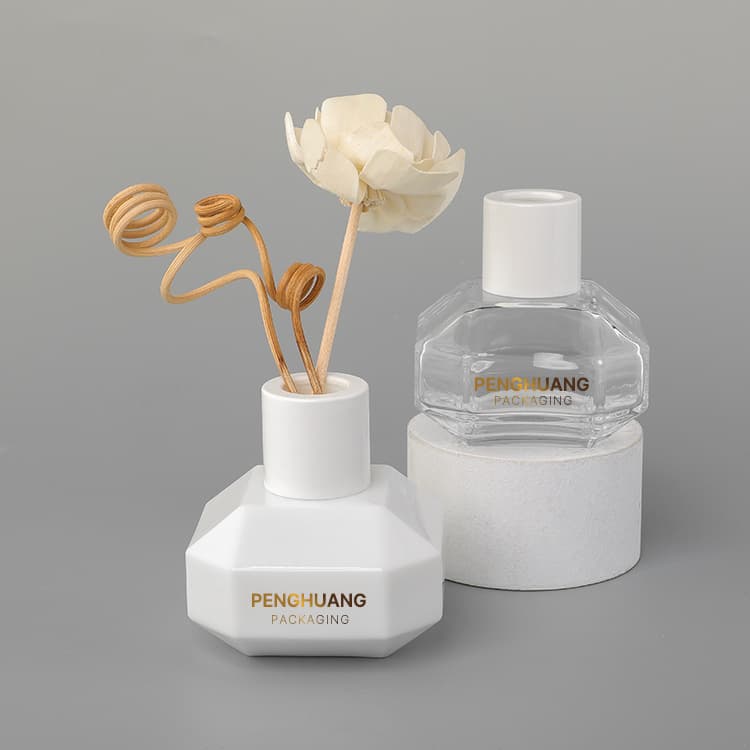 Cosmetic packaging — Aroma Reed Diffuser Bottle Hot Sale Aramis Decorate Ceramic Perfume Gold Stamping White Porcelain Aromatherapy Container