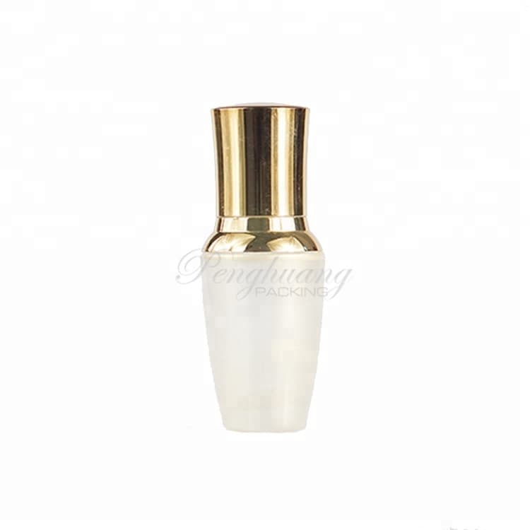Cosmetic packaging — Luxurious Skin Care Glass Packaging Yellow Cosmetics Bottles 30ml With Lotion Pump