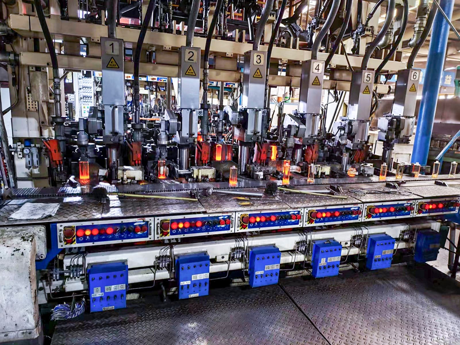 Penghuang production line — bottle manufacturing workshop